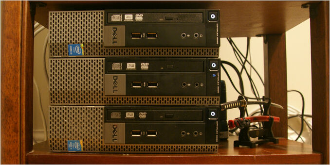 Небольшие потребительские рабочие станции для размещения LLM